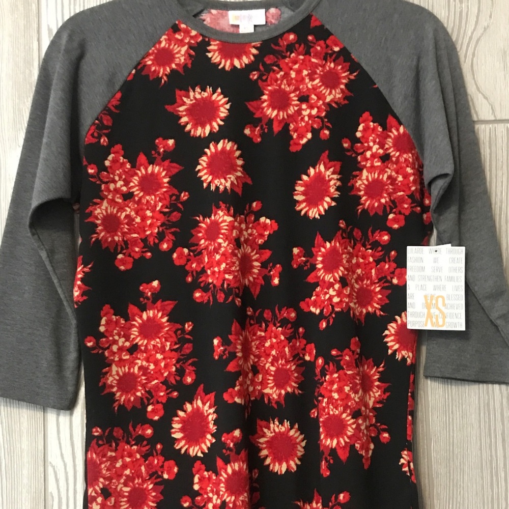 XS Lularoe Randy tee